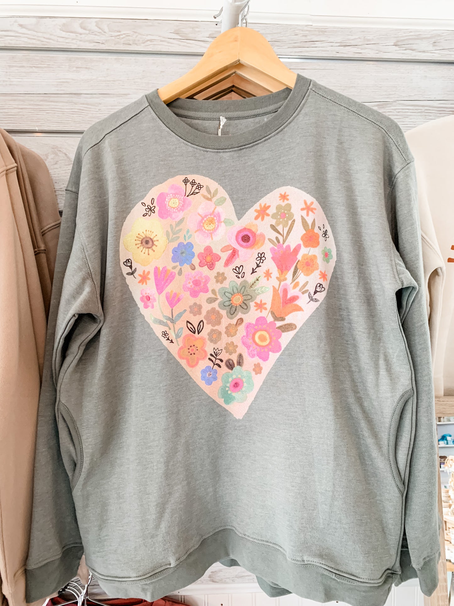 Comfy Pocket Sweatshirt - Heart